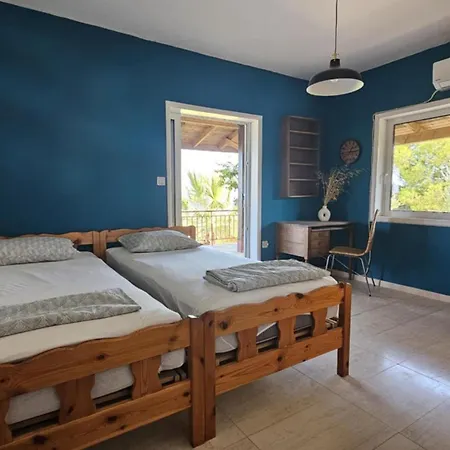 Spiti Koukouvagias * Livadhákia