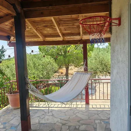 Spiti Koukouvagias * Livadhákia