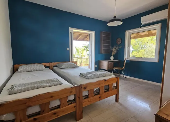 Spiti Koukouvagias * Livadhákia